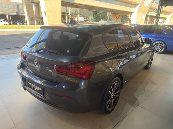 BMW-120i-2019
