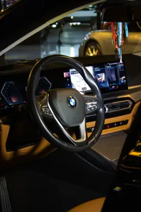 BMW-320i-2024