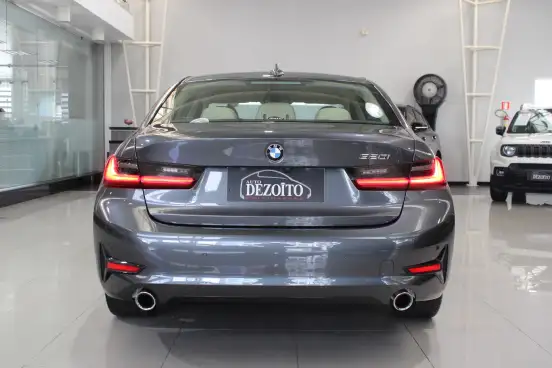 BMW-320i-2020