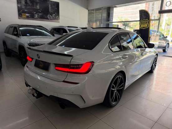 BMW-320i-2021
