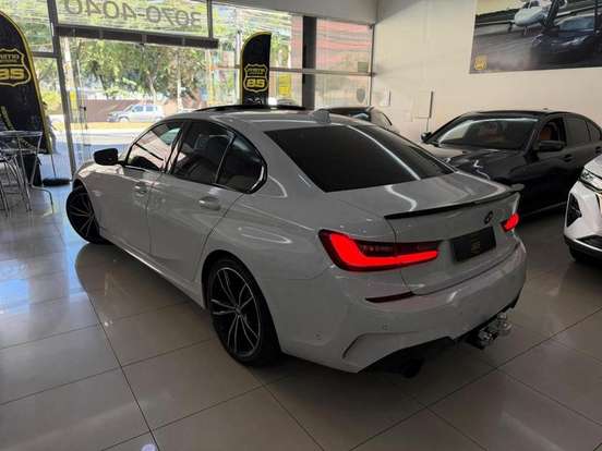 BMW-320i-2021