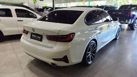 BMW-320i-2021