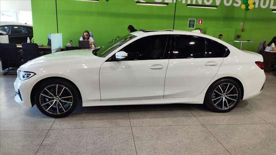 BMW-320i-2021