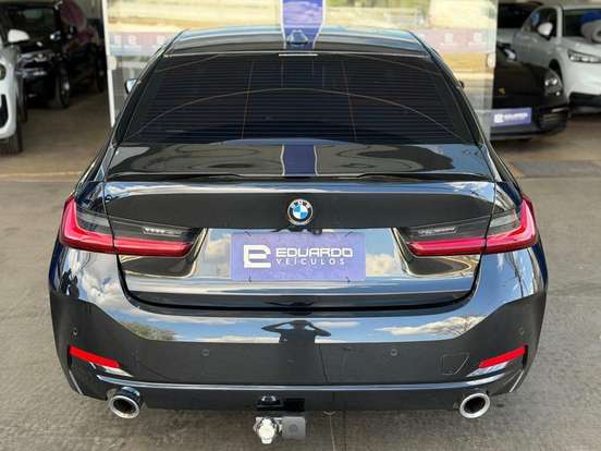 BMW-320i-2024
