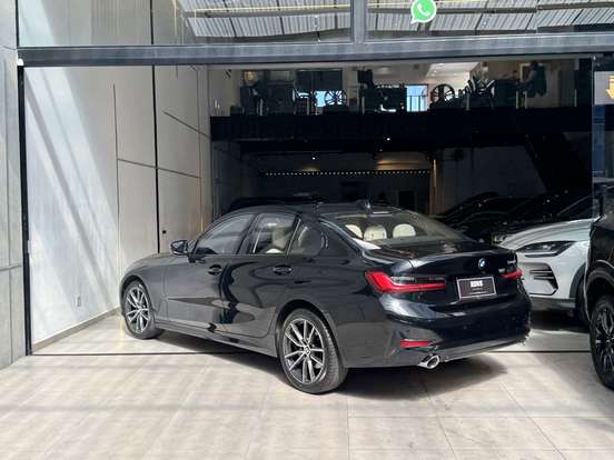 BMW-320i-2019