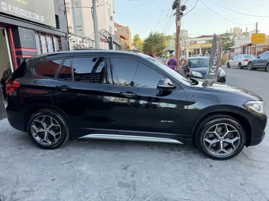 BMW-X1-2.0 16V TURBO ACTIVEFLEX SDRIVE20I X-LINE 4P AUTOMÁTICO BMW-X1-2017