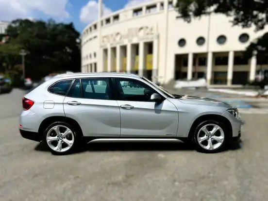 BMW-X1-2.0 18I S-DRIVE 4X2 16V GASOLINA 4P AUTOMÁTICO BMW-X1-2013