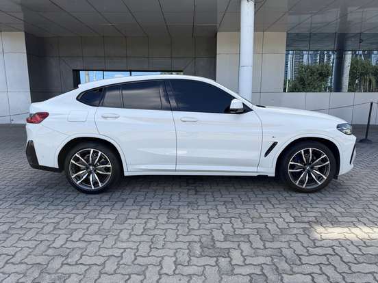 BMW-X4-2022