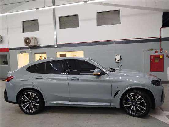 BMW-X4-2023