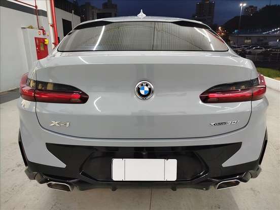 BMW-X4-2023