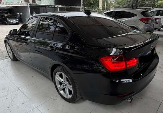 BMW-320i-2013
