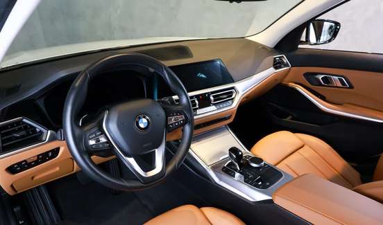 BMW-320i-2022