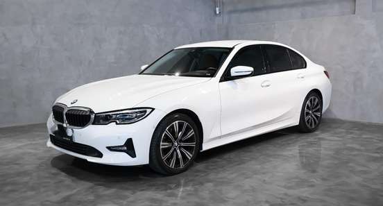BMW-320i-2022