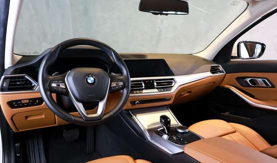 BMW-320i-2022