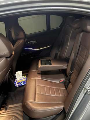 BMW-320i-2023