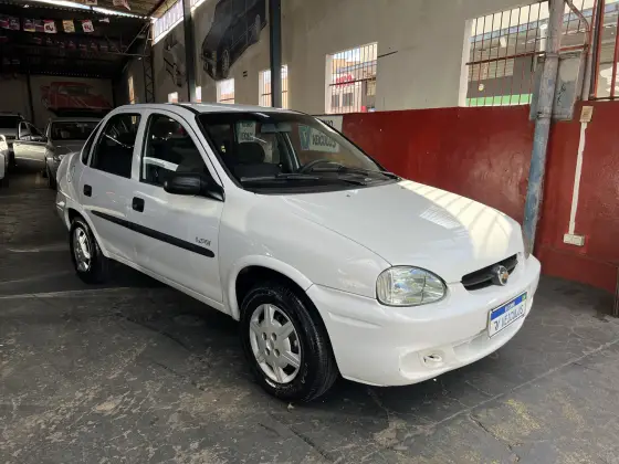 CHEVROLET CLASSIC 1.0 MPFI LIFE 8V FLEX 4P MANUAL CHEVROLET CLASSIC 1.0 MPFI LIFE 8V FLEX 4P MANUAL
