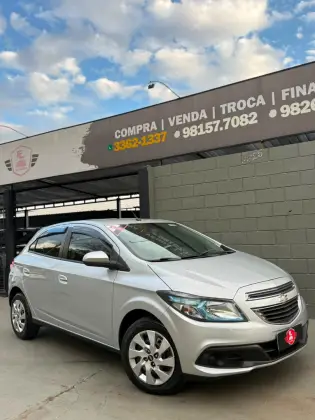 CHEVROLET ONIX 1.4 MPFI LT 8V FLEX 4P MANUAL CHEVROLET ONIX 1.4 MPFI LT 8V FLEX 4P MANUAL