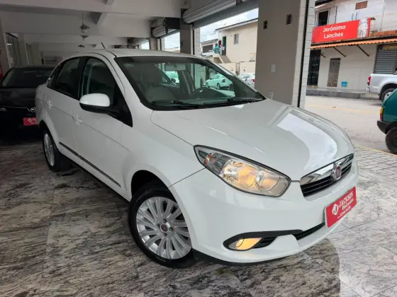 FIAT GRAND SIENA 1.6 MPI ESSENCE 16V FLEX 4P MANUAL FIAT GRAND SIENA 1.6 MPI ESSENCE 16V FLEX 4P MANUAL