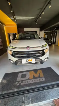 FIAT TORO 2.0 16V TURBO DIESEL VOLCANO 4WD AT9 FIAT TORO 2.0 16V TURBO DIESEL VOLCANO 4WD AT9