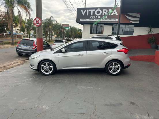 FORD-FOCUS-1.6 SE 16V FLEX 4P POWERSHIFT FORD-FOCUS-2015
