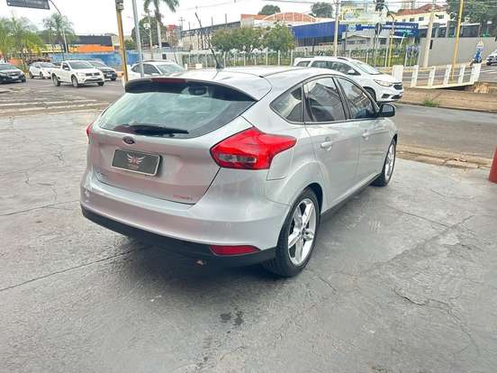 FORD-FOCUS-1.6 SE 16V FLEX 4P POWERSHIFT FORD-FOCUS-2015