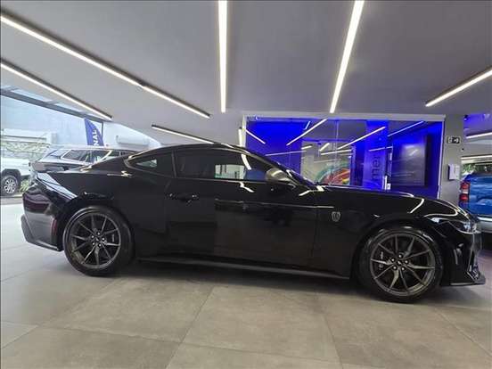 FORD-MUSTANG-2025