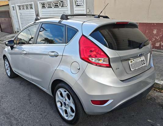 FORD-FIESTA-2011