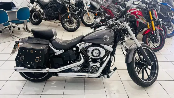 HARLEY-DAVIDSON CVO BREAKOUT 