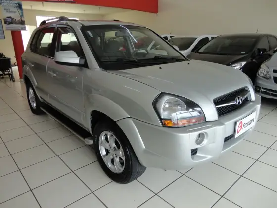 HYUNDAI TUCSON 2.0 MPFI GLS 16V 143CV 2WD FLEX 4P AUTOMÁTICO HYUNDAI TUCSON 2.0 MPFI GLS 16V 143CV 2WD FLEX 4P AUTOMÁTICO