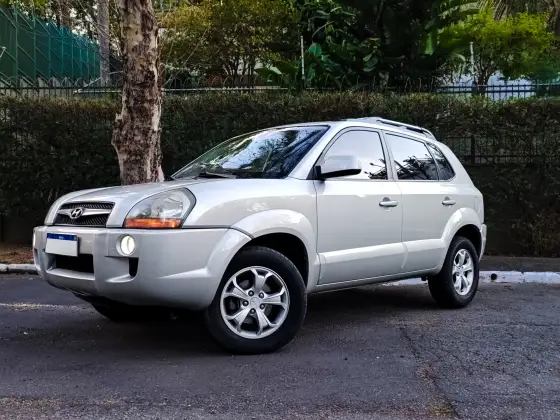 HYUNDAI TUCSON 2.0 MPFI GLS 16V 143CV 2WD GASOLINA 4P AUTOMÁTICO HYUNDAI TUCSON 2.0 MPFI GLS 16V 143CV 2WD GASOLINA 4P AUTOMÁTICO