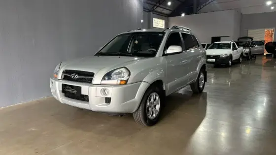 HYUNDAI TUCSON 2.0 MPFI GLS 16V 143CV 2WD GASOLINA 4P AUTOMÁTICO HYUNDAI TUCSON 2.0 MPFI GLS 16V 143CV 2WD GASOLINA 4P AUTOMÁTICO