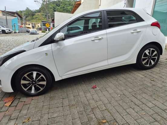 HYUNDAI-HB20-2017
