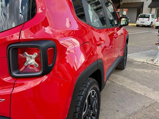 JEEP-RENEGADE-2.0 16V TURBO DIESEL TRAILHAWK 4P 4X4 AUTOMÁTICO JEEP-RENEGADE-2015