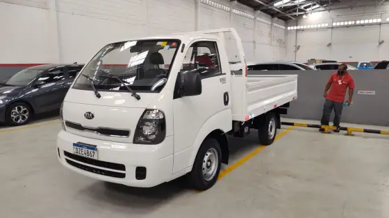KIA BONGO 2.5 TD DIESEL STD CS 4x4 MANUAL KIA BONGO 2.5 TD DIESEL STD CS 4x4 MANUAL