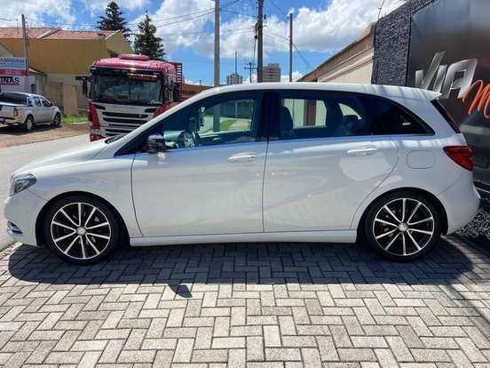 MERCEDES-BENZ-B 200-2012