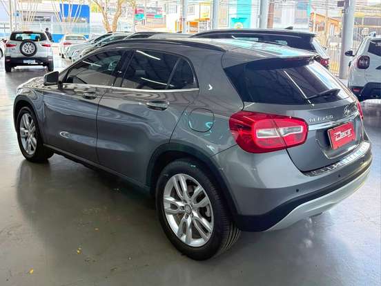 MERCEDES-BENZ-GLA 200-2016