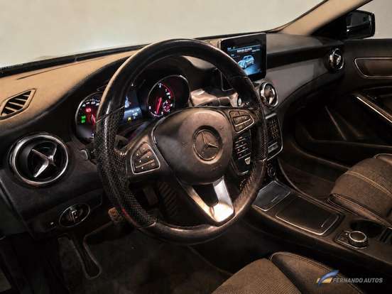 MERCEDES-BENZ-GLA 200-2018