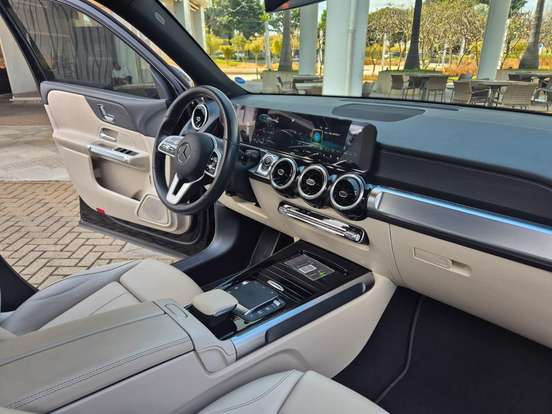 MERCEDES-BENZ-GLB 200-2021