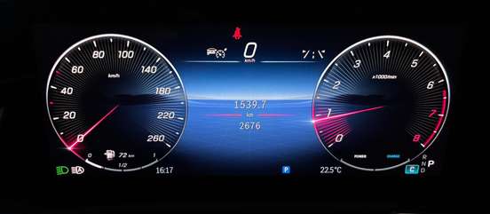 MERCEDES-BENZ-GLB 220-2025