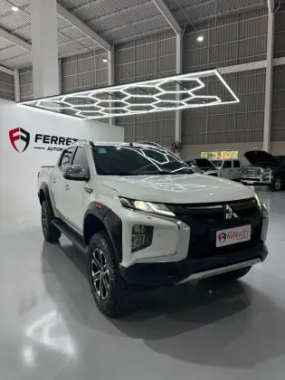 MITSUBISHI L200 TRITON 2.4 16V TURBO DIESEL SPORT HPE-S CD 4P 4X4 AUTOMÁTICO MITSUBISHI L200 TRITON 2.4 16V TURBO DIESEL SPORT HPE-S CD 4P 4X4 AUTOMÁTICO