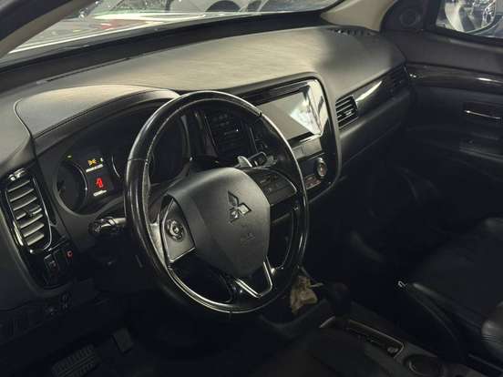 MITSUBISHI-OUTLANDER-2.0 16V GASOLINA 4P AUTOMÁTICO MITSUBISHI-OUTLANDER-2015