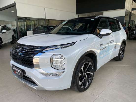 MITSUBISHI-OUTLANDER-2025