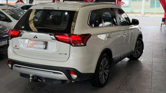 MITSUBISHI-OUTLANDER-3.0 MIVEC V6 GASOLINA HPE-S AWD AUTOMÁTICO MITSUBISHI-OUTLANDER-2020