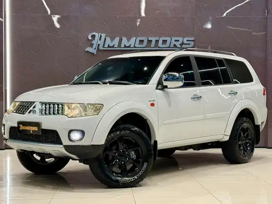 MITSUBISHI-PAJERO-2011