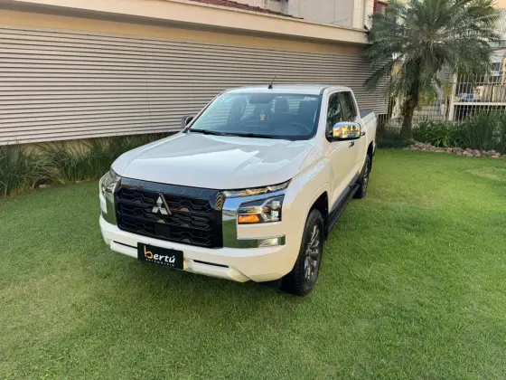 MITSUBISHI TRITON 2.4 BITURBO DIESEL CD HPE 4X4 AUTOMÁTICO MITSUBISHI TRITON 2.4 BITURBO DIESEL CD HPE 4X4 AUTOMÁTICO