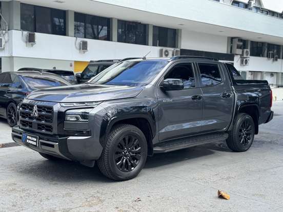 MITSUBISHI-TRITON-2025