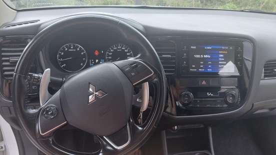 MITSUBISHI-OUTLANDER-2015