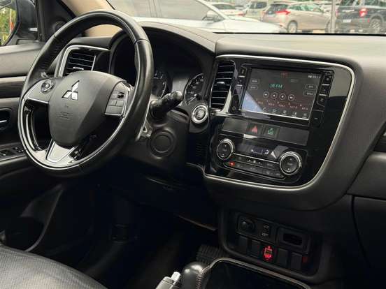 MITSUBISHI-OUTLANDER-2017