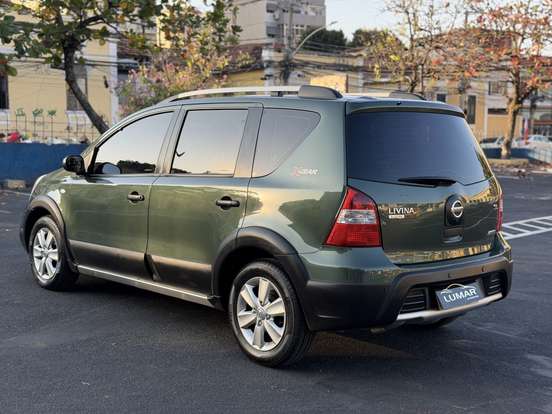 NISSAN-LIVINA-2013