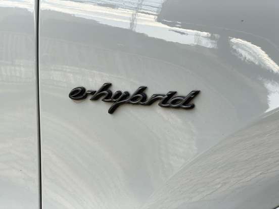 PORSCHE-CAYENNE-2021